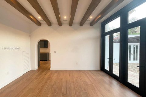 Купить виллу или дом в Корал-Гейблс, Флорида 4 спальни, 274.8м2, № 1956631 - фото 12