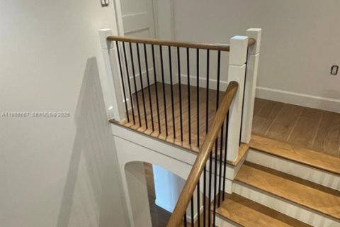 Купить виллу или дом в Корал-Гейблс, Флорида 4 спальни, 274.8м2, № 1956631 - фото 13