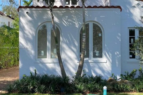 Купить виллу или дом в Корал-Гейблс, Флорида 4 спальни, 274.8м2, № 1956631 - фото 6