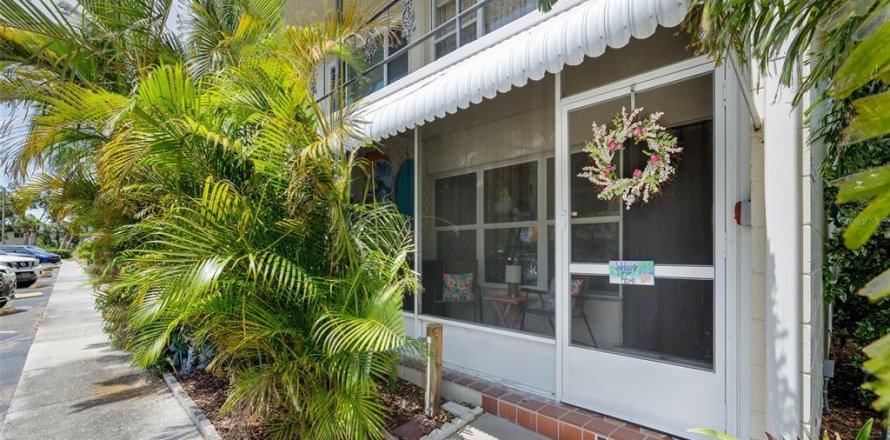Condo in Kenneth City, Florida, 1 bedroom  № 1771878