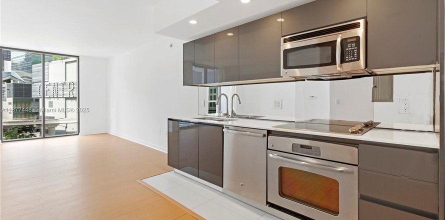Estudio en el Condominio en Miami, Florida № 1927304