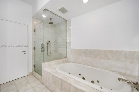 Condominio en venta en Miami Beach, Florida, 2 dormitorios, 134.06 m2 № 1951998 - foto 13