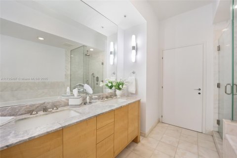 Condominio en venta en Miami Beach, Florida, 2 dormitorios, 134.06 m2 № 1951998 - foto 15