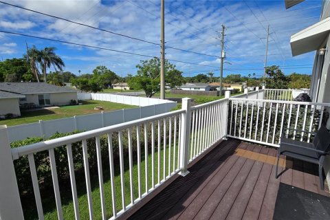 Townhouse in Clearwater, Florida 3 bedrooms, 131.55 sq.m. № 2115969 - photo 10