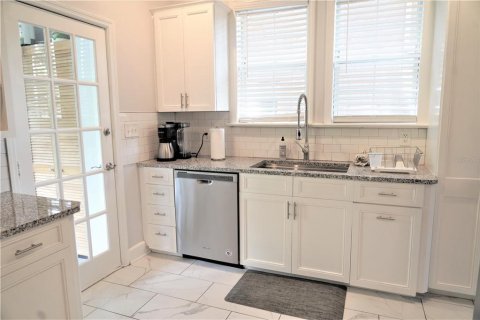 House in Jacksonville, Florida 3 bedrooms, 190.45 sq.m. № 1825101 - photo 21