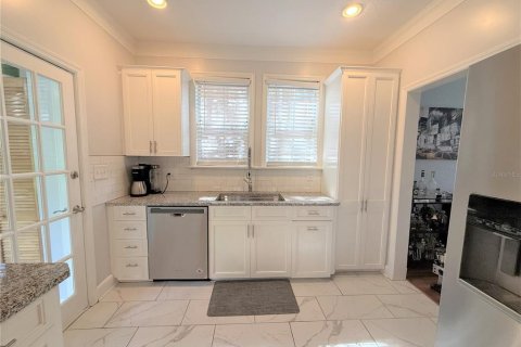 House in Jacksonville, Florida 3 bedrooms, 190.45 sq.m. № 1825101 - photo 20