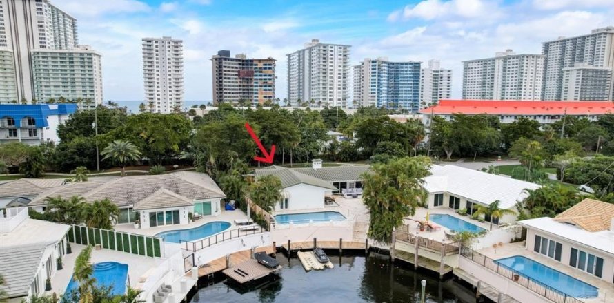 House in Fort Lauderdale, Florida 3 bedrooms, 160.54 sq.m. № 1116743