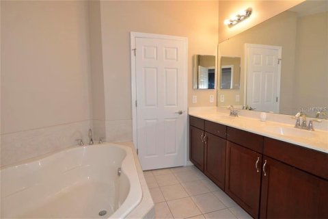 Townhouse in Lake Mary, Florida 3 bedrooms, 156.08 sq.m. № 1880861 - photo 10