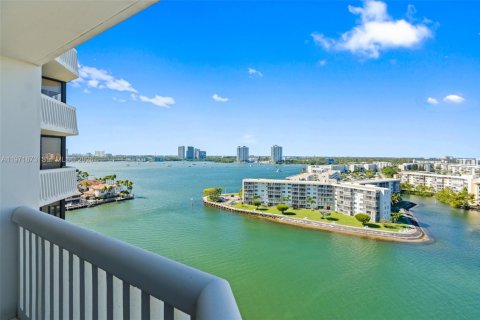 Condominio en alquiler en Aventura, Florida, 3 dormitorios, 181.16 m2 № 2032589 - foto 13