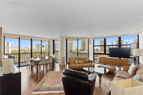 Condominio en Aventura, Florida, 3 dormitorios  № 2032589