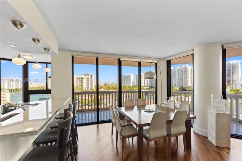 Condominio en alquiler en Aventura, Florida, 3 dormitorios, 181.16 m2 № 2032589 - foto 2