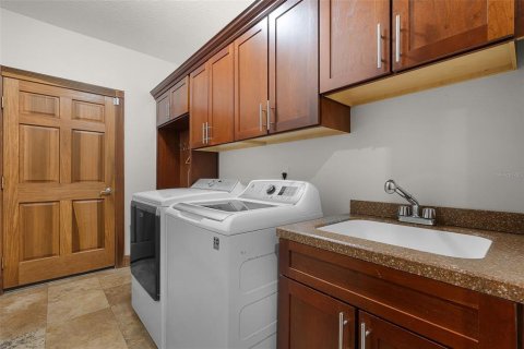 House in Groveland, Florida 5 bedrooms, 381.46 sq.m. № 1870843 - photo 23
