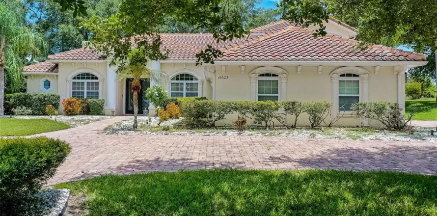 House in Groveland, Florida 5 bedrooms, 381.46 sq.m. № 1870843