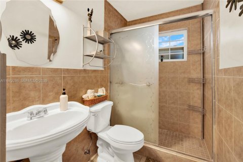 Casa en venta en Pembroke Pines, Florida, 4 dormitorios, 135.27 m2 № 2050388 - foto 10