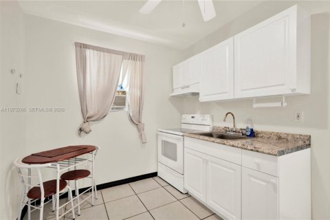 Casa en venta en Pembroke Pines, Florida, 4 dormitorios, 135.27 m2 № 2050388 - foto 16