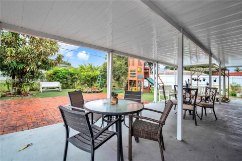 Casa en venta en Pembroke Pines, Florida, 4 dormitorios, 135.27 m2 № 2050388 - foto 21