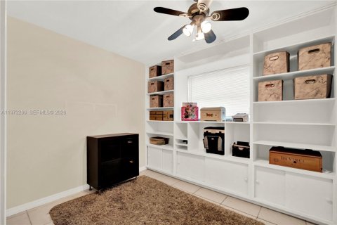 Casa en venta en Pembroke Pines, Florida, 4 dormitorios, 135.27 m2 № 2050388 - foto 14