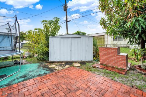 Casa en venta en Pembroke Pines, Florida, 4 dormitorios, 135.27 m2 № 2050388 - foto 22