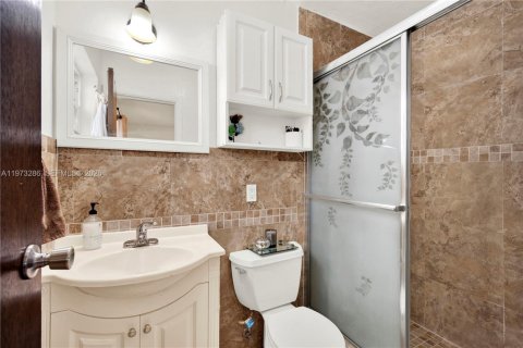 Casa en venta en Pembroke Pines, Florida, 4 dormitorios, 135.27 m2 № 2050388 - foto 12