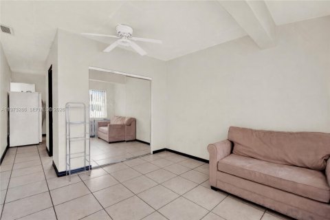 Casa en venta en Pembroke Pines, Florida, 4 dormitorios, 135.27 m2 № 2050388 - foto 18