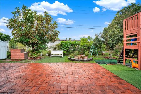 Casa en venta en Pembroke Pines, Florida, 4 dormitorios, 135.27 m2 № 2050388 - foto 26