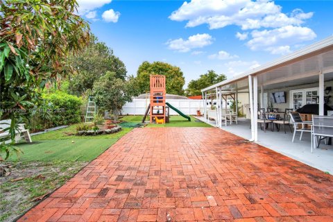 Casa en venta en Pembroke Pines, Florida, 4 dormitorios, 135.27 m2 № 2050388 - foto 23