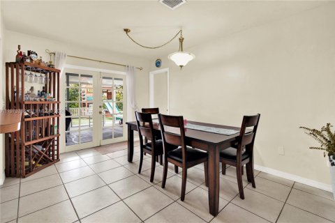 Casa en venta en Pembroke Pines, Florida, 4 dormitorios, 135.27 m2 № 2050388 - foto 6