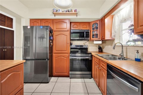 Casa en venta en Pembroke Pines, Florida, 4 dormitorios, 135.27 m2 № 2050388 - foto 8