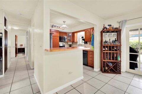 Casa en venta en Pembroke Pines, Florida, 4 dormitorios, 135.27 m2 № 2050388 - foto 7