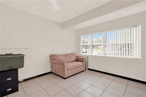 Casa en venta en Pembroke Pines, Florida, 4 dormitorios, 135.27 m2 № 2050388 - foto 17
