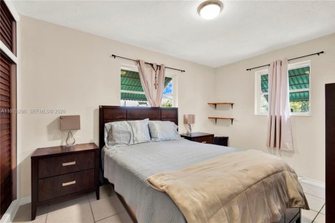 Casa en venta en Pembroke Pines, Florida, 4 dormitorios, 135.27 m2 № 2050388 - foto 11