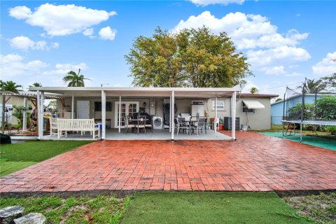 Casa en venta en Pembroke Pines, Florida, 4 dormitorios, 135.27 m2 № 2050388 - foto 27