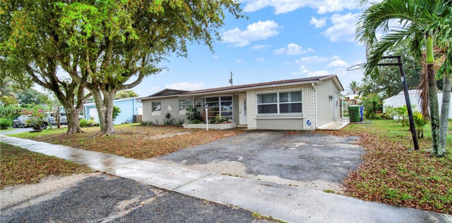 Casa en Pembroke Pines, Florida 4 dormitorios, 135.27 m2 № 2050388