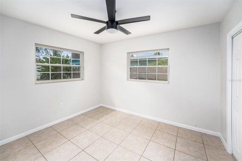 Villa ou maison à vendre à Clearwater, Floride: 2 chambres, 103.12 m2 № 1915215 - photo 12