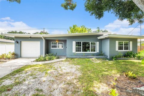 Villa ou maison à vendre à Clearwater, Floride: 2 chambres, 103.12 m2 № 1915215 - photo 1