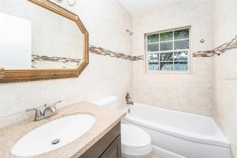 Villa ou maison à vendre à Clearwater, Floride: 2 chambres, 103.12 m2 № 1915215 - photo 15
