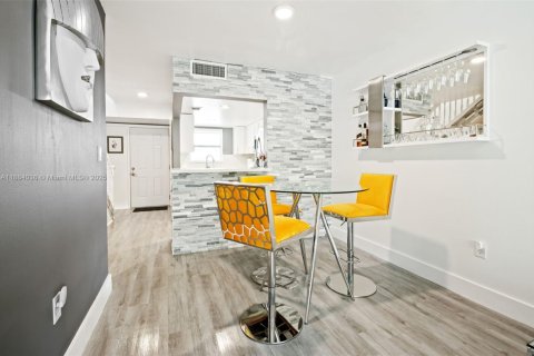 Copropriété à vendre à Miami, Floride: 1 chambre, 104.52 m2 № 1983283 - photo 8