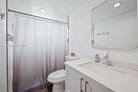 Copropriété à vendre à Miami, Floride: 1 chambre, 104.52 m2 № 1983283 - photo 20