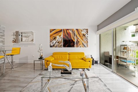 Copropriété à vendre à Miami, Floride: 1 chambre, 104.52 m2 № 1983283 - photo 6