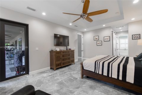 House in Jupiter, Florida 5 bedrooms, 256.97 sq.m. № 2030069 - photo 15