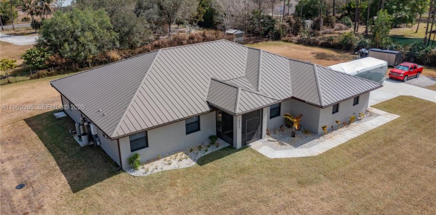 House in Jupiter, Florida 5 bedrooms, 256.97 sq.m. № 2030069