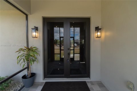 House in Jupiter, Florida 5 bedrooms, 256.97 sq.m. № 2030069 - photo 3