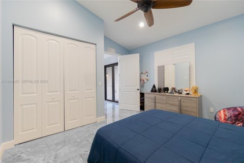 House in Jupiter, Florida 5 bedrooms, 256.97 sq.m. № 2030069 - photo 23