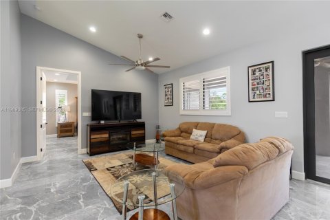 House in Jupiter, Florida 5 bedrooms, 256.97 sq.m. № 2030069 - photo 10