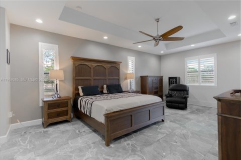House in Jupiter, Florida 5 bedrooms, 256.97 sq.m. № 2030069 - photo 13