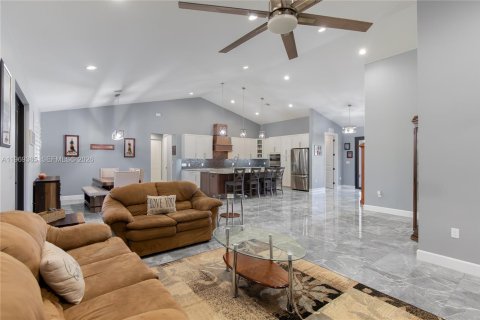 House in Jupiter, Florida 5 bedrooms, 256.97 sq.m. № 2030069 - photo 12