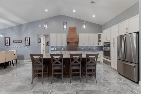 House in Jupiter, Florida 5 bedrooms, 256.97 sq.m. № 2030069 - photo 6