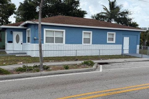 House in West Palm Beach, Florida 4 bedrooms, 97.55 sq.m. № 2245778 - photo 3