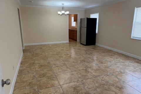 House in West Palm Beach, Florida 4 bedrooms, 97.55 sq.m. № 2245778 - photo 15
