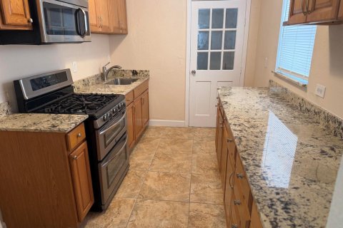 House in West Palm Beach, Florida 4 bedrooms, 97.55 sq.m. № 2245778 - photo 4